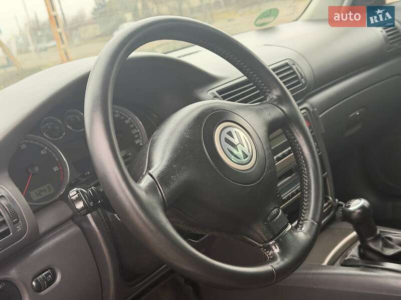 Універсал Volkswagen Passat 2004 в Охтирці