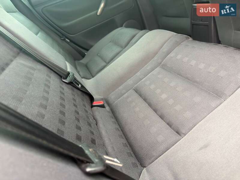 Універсал Volkswagen Passat 2004 в Охтирці