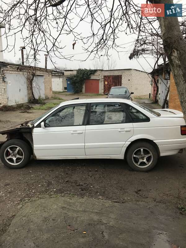 Седан Volkswagen Passat 1988 в Николаеве