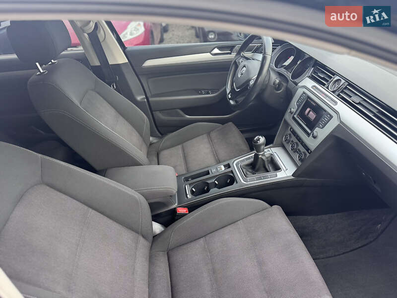 Універсал Volkswagen Passat 2017 в Івано-Франківську