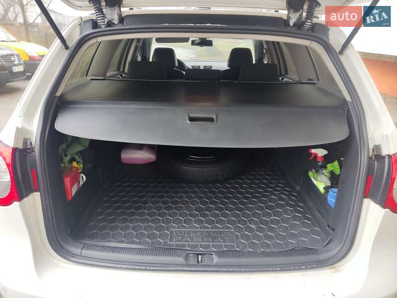 Універсал Volkswagen Passat 2009 в Львові