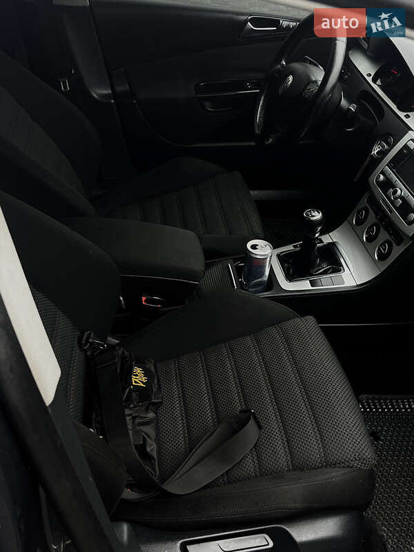 Універсал Volkswagen Passat 2009 в Києві