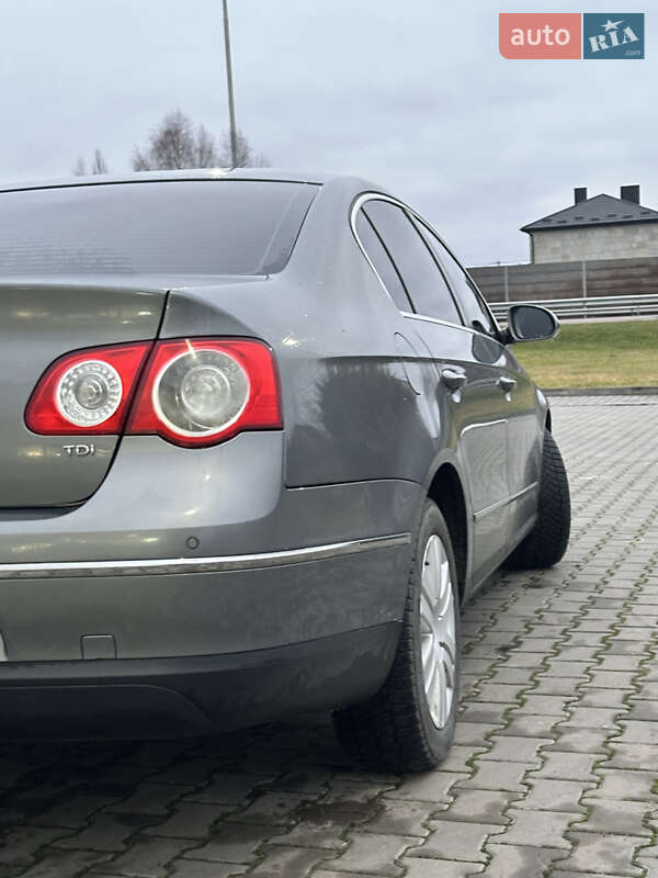 Седан Volkswagen Passat 2006 в Любомлі