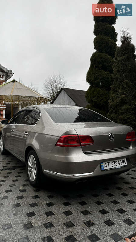 Седан Volkswagen Passat 2013 в Ивано-Франковске
