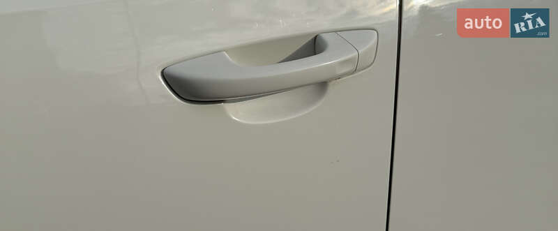 Седан Volkswagen Passat 2014 в Львові