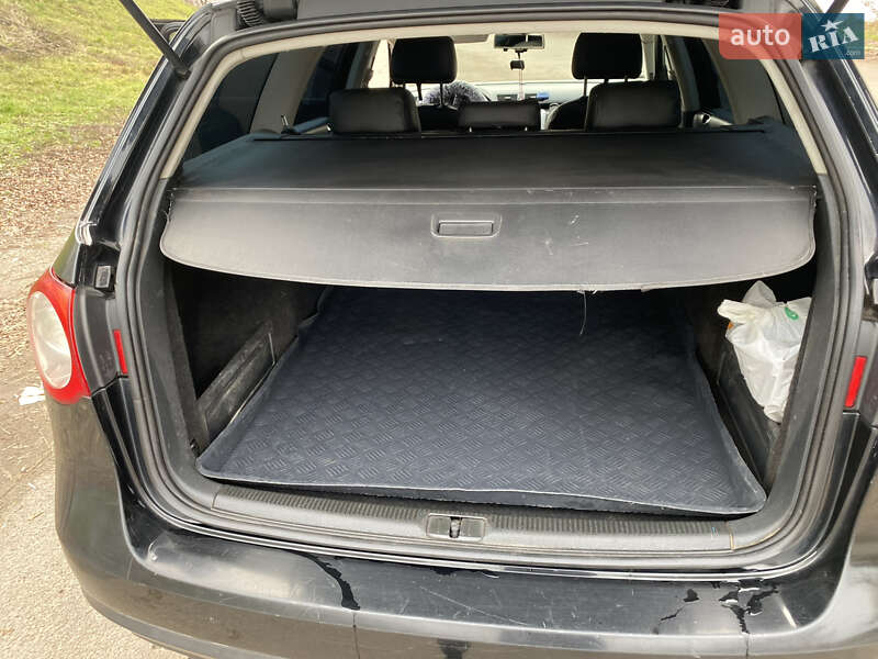 Універсал Volkswagen Passat 2006 в Рокитному