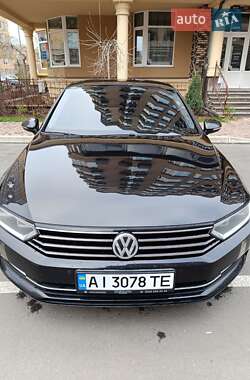 Седан Volkswagen Passat 2015 в Киеве