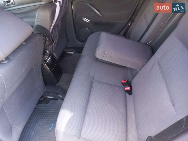 Седан Volkswagen Passat 2004 в Калуше