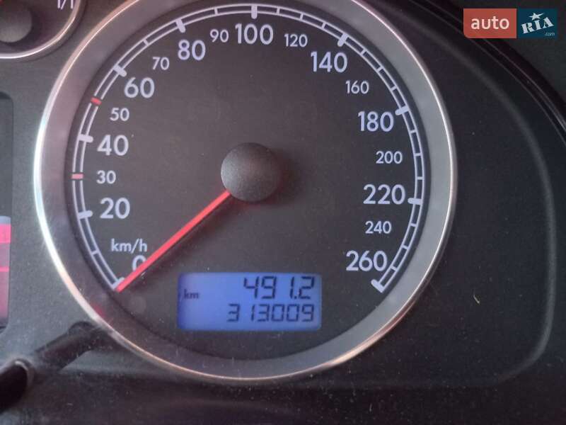 Седан Volkswagen Passat 2004 в Калуше