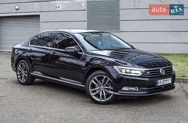 Седан Volkswagen Passat 2018 в Киеве