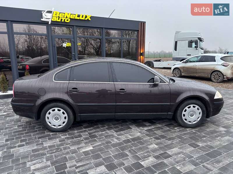 Седан Volkswagen Passat 2004 в Коломиї