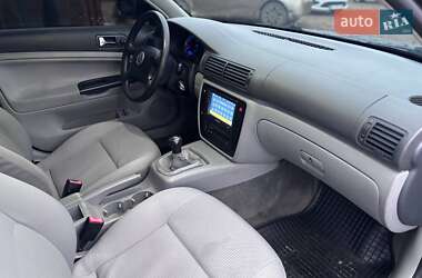 Седан Volkswagen Passat 2004 в Коломиї