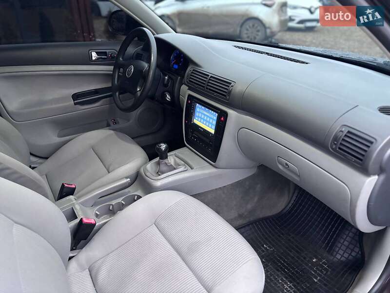 Седан Volkswagen Passat 2004 в Коломиї