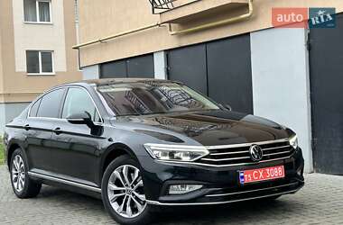 Седан Volkswagen Passat 2020 в Львове