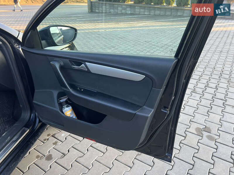 Седан Volkswagen Passat 2011 в Черновцах