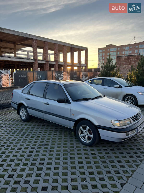 Седан Volkswagen Passat 1996 в Хмельницькому