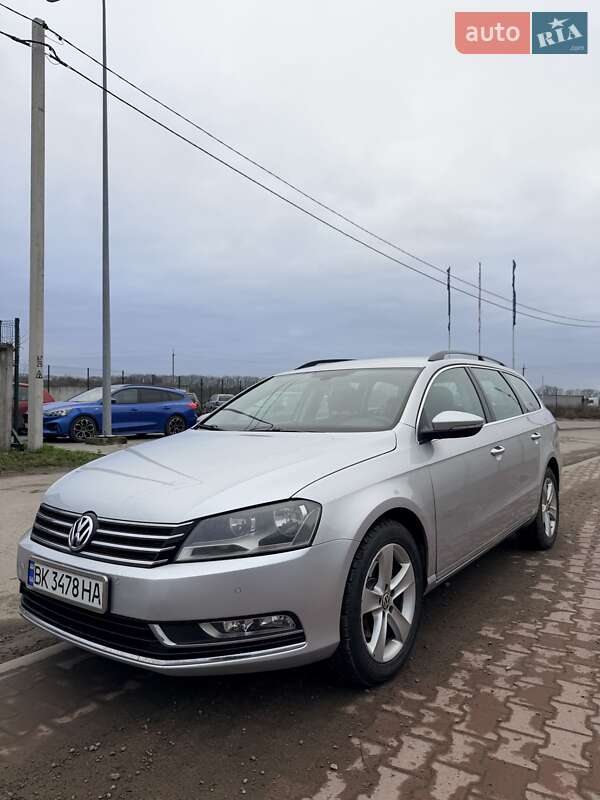 Універсал Volkswagen Passat 2011 в Рівному