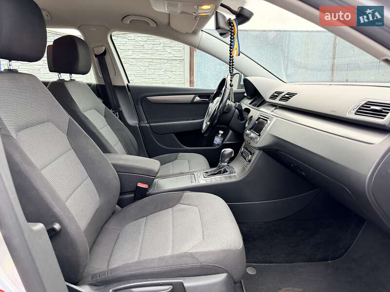 Універсал Volkswagen Passat 2011 в Рівному