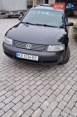 Універсал Volkswagen Passat 2000 в Іванковичах