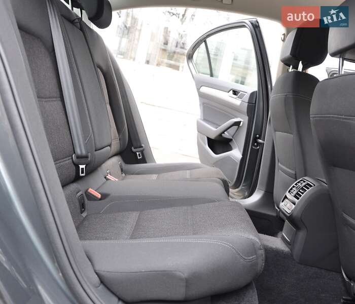 Седан Volkswagen Passat 2017 в Одесі фото 17 Седан Volkswagen Passat 2017 в Одесі