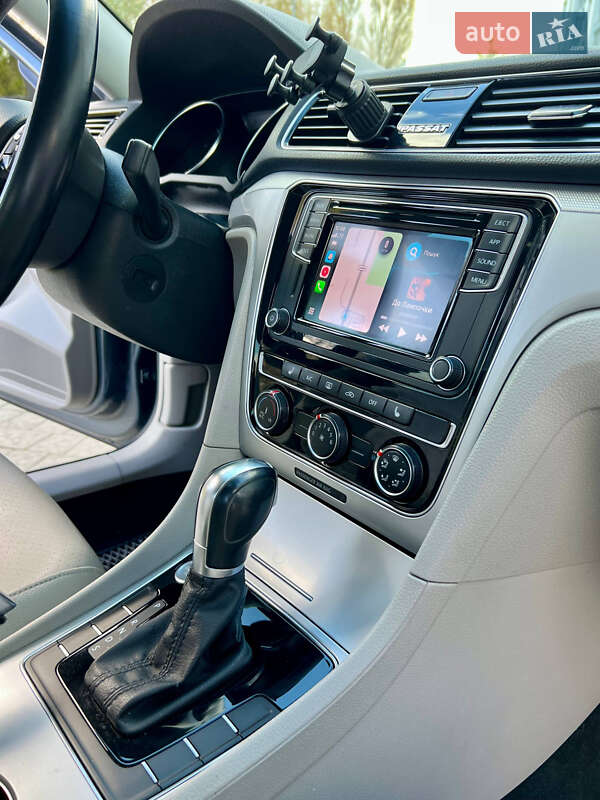 Седан Volkswagen Passat 2018 в Новояворовске