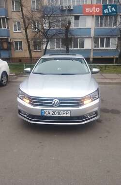 Седан Volkswagen Passat 2017 в Киеве