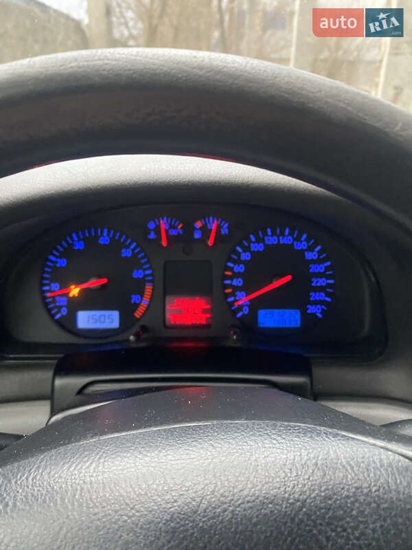 Универсал Volkswagen Passat 2000 в Киеве