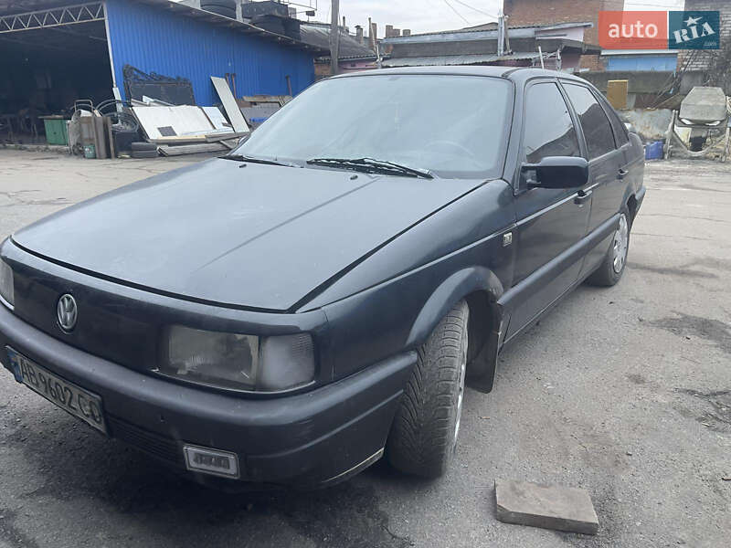 Седан Volkswagen Passat 1992 в Калиновке