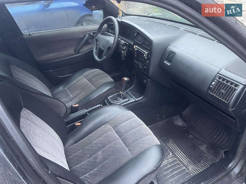 Седан Volkswagen Passat 1992 в Калиновке