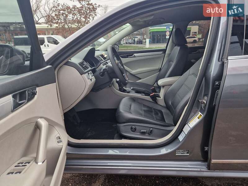 Седан Volkswagen Passat 2016 в Кропивницком