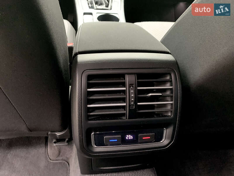 Седан Volkswagen Passat 2018 в Тернополі