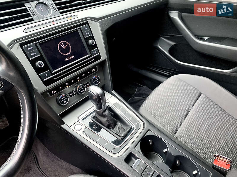 Седан Volkswagen Passat 2018 в Тернополі
