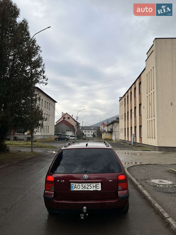 Універсал Volkswagen Passat 1998 в Воловцю