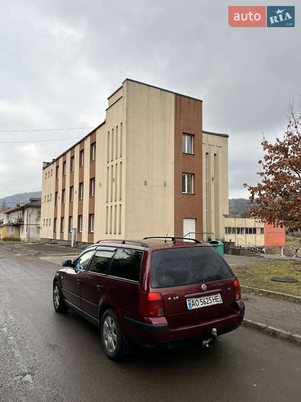 Універсал Volkswagen Passat 1998 в Воловцю