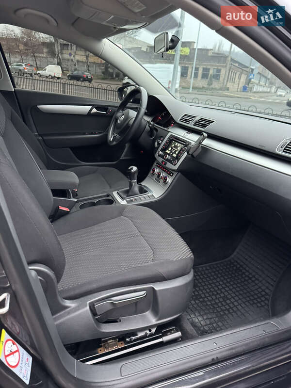 Универсал Volkswagen Passat 2013 в Киеве