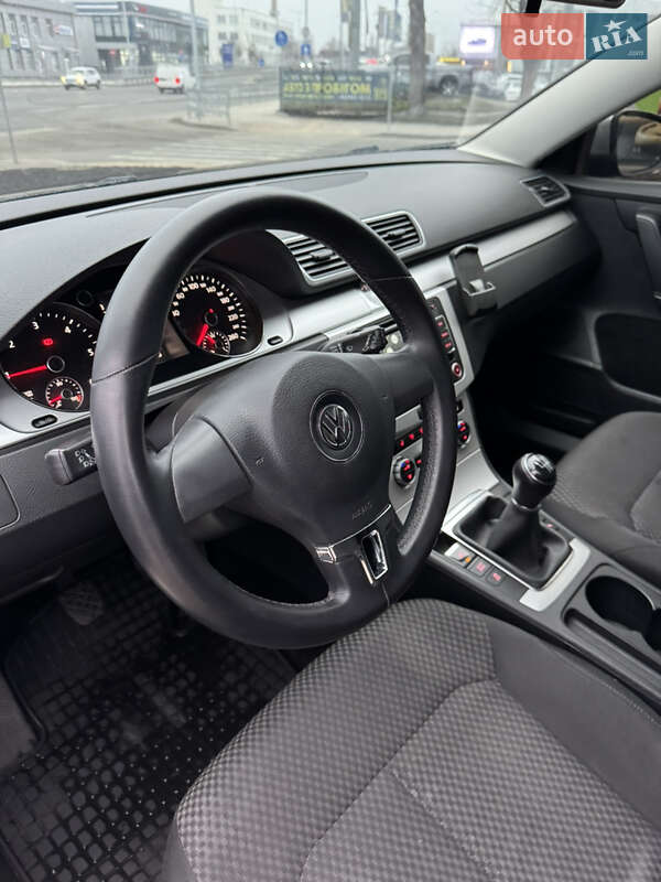 Универсал Volkswagen Passat 2013 в Киеве