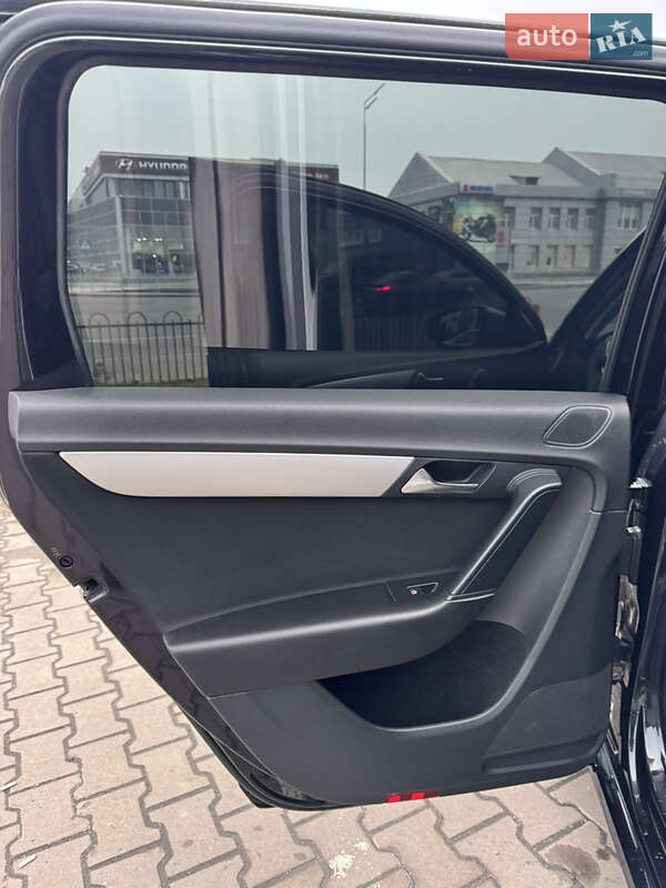 Универсал Volkswagen Passat 2013 в Киеве