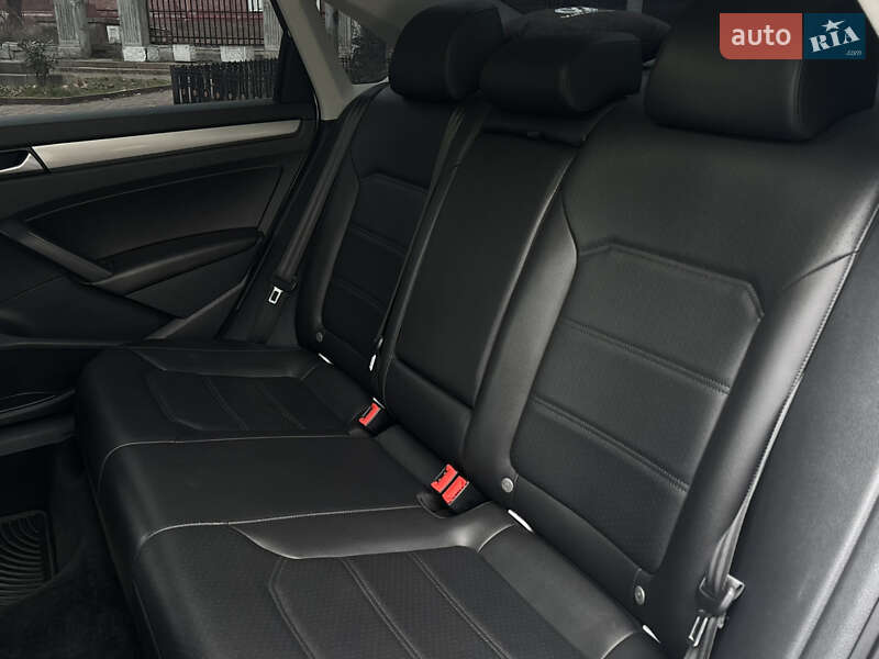 Седан Volkswagen Passat 2015 в Николаеве