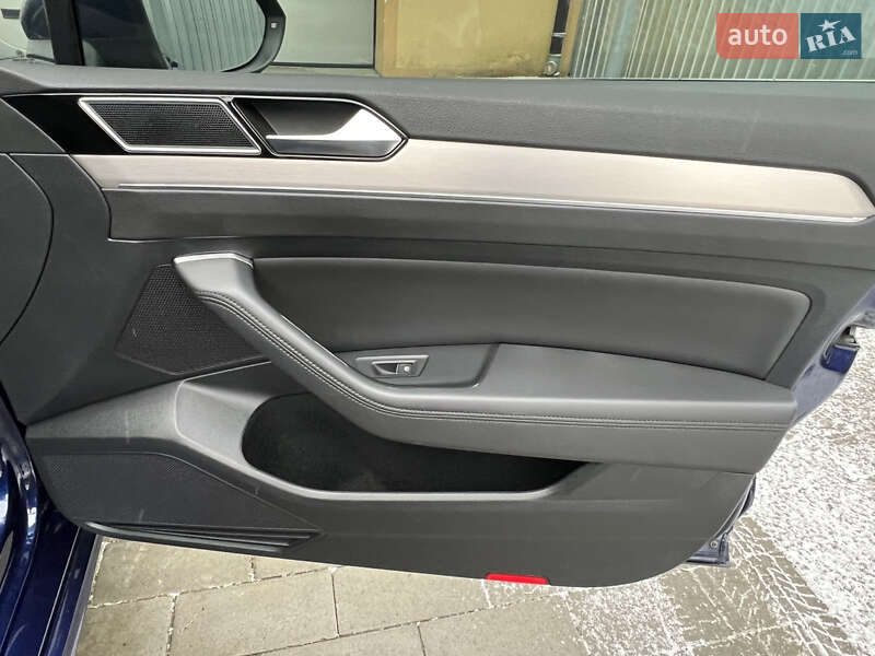 Седан Volkswagen Passat 2019 в Дрогобыче