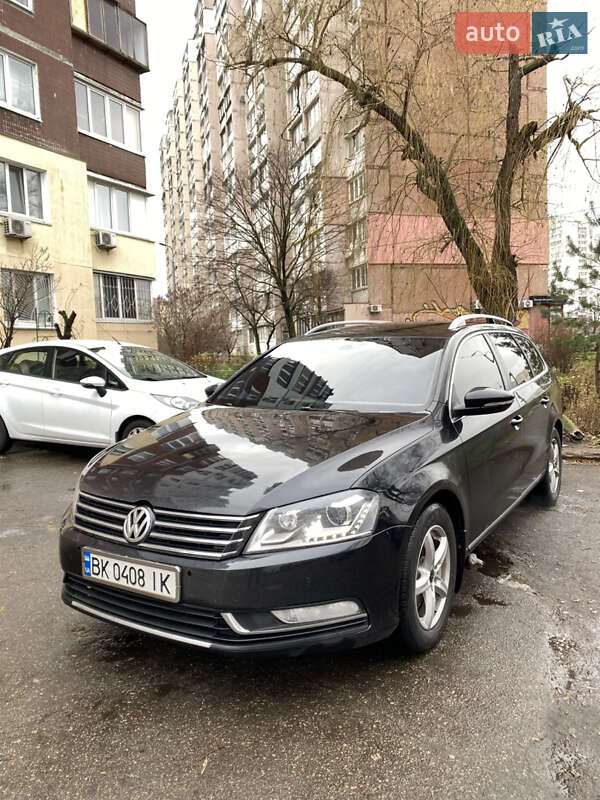 Универсал Volkswagen Passat 2012 в Киеве