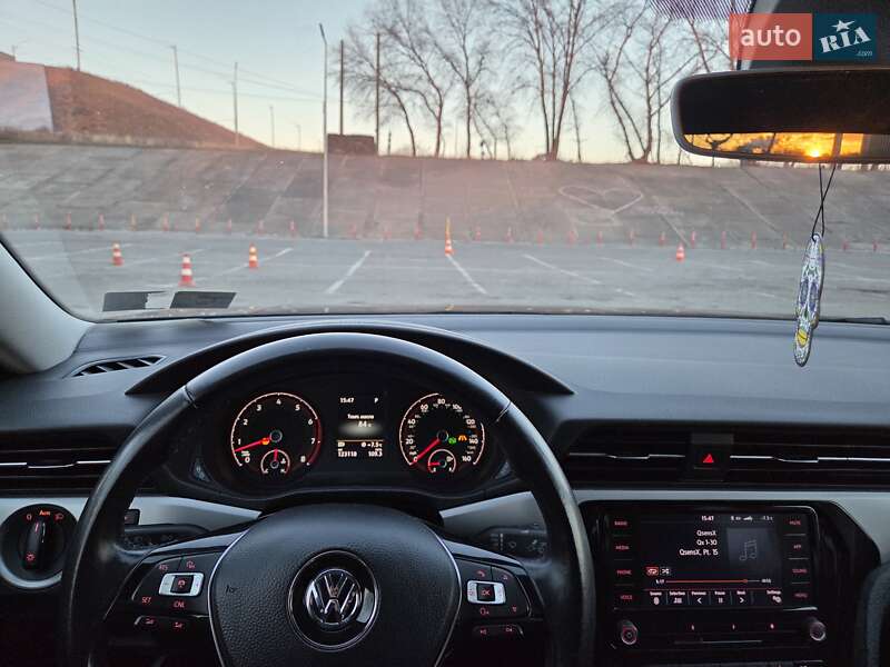Седан Volkswagen Passat 2020 в Києві