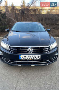 Седан Volkswagen Passat 2016 в Києві