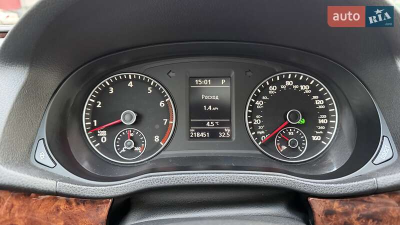 Седан Volkswagen Passat 2011 в Киеве