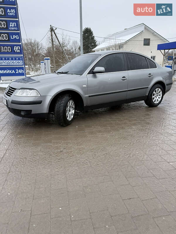 Седан Volkswagen Passat 2002 в Тлумачі
