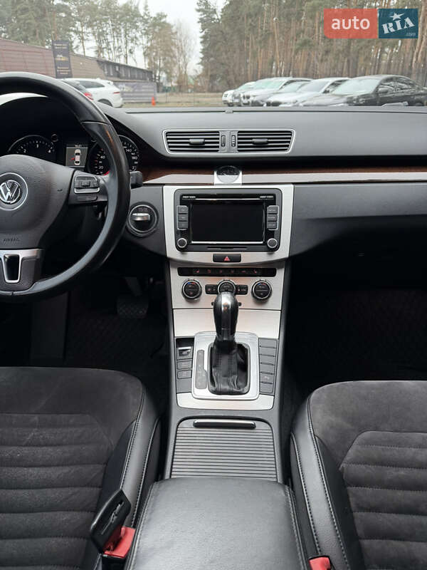 Седан Volkswagen Passat 2012 в Киеве