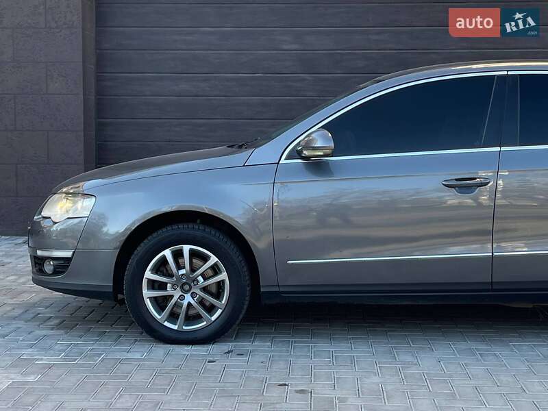 Седан Volkswagen Passat 2008 в Николаеве