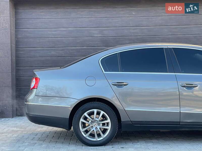 Седан Volkswagen Passat 2008 в Николаеве
