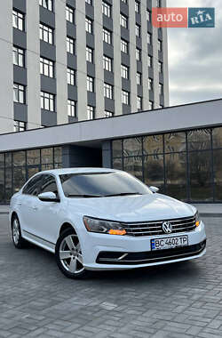 Седан Volkswagen Passat 2016 в Днепре