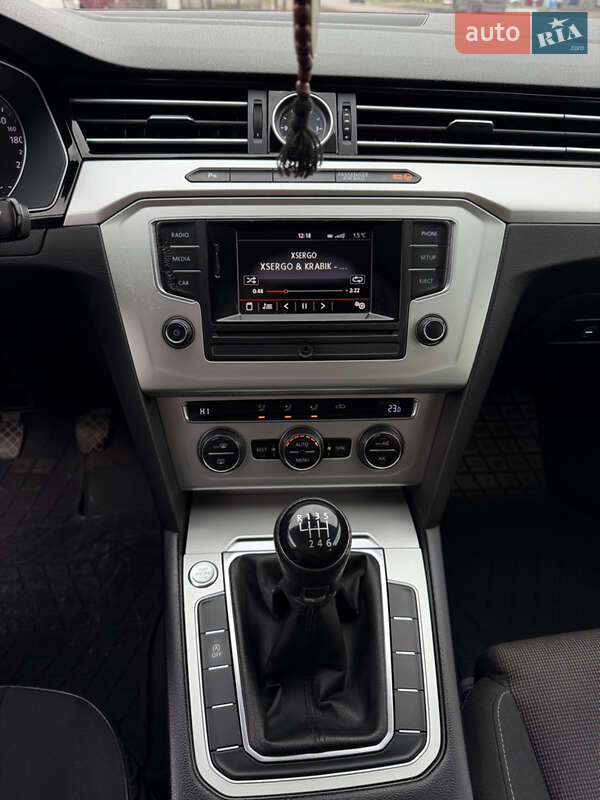 Седан Volkswagen Passat 2015 в Хусте