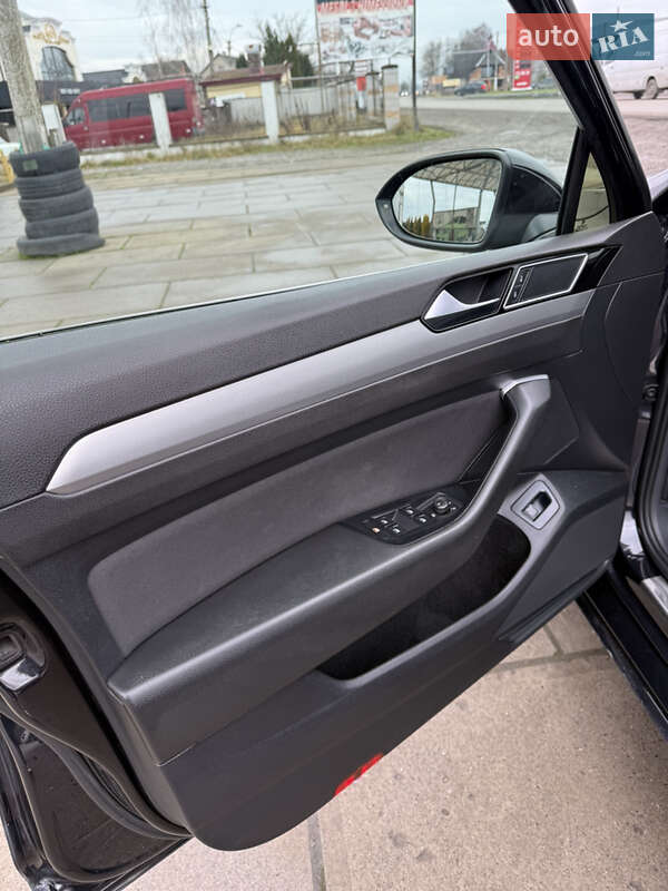 Седан Volkswagen Passat 2015 в Хусте